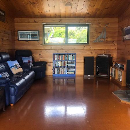Bay View Bach Villa Raglan Exterior foto