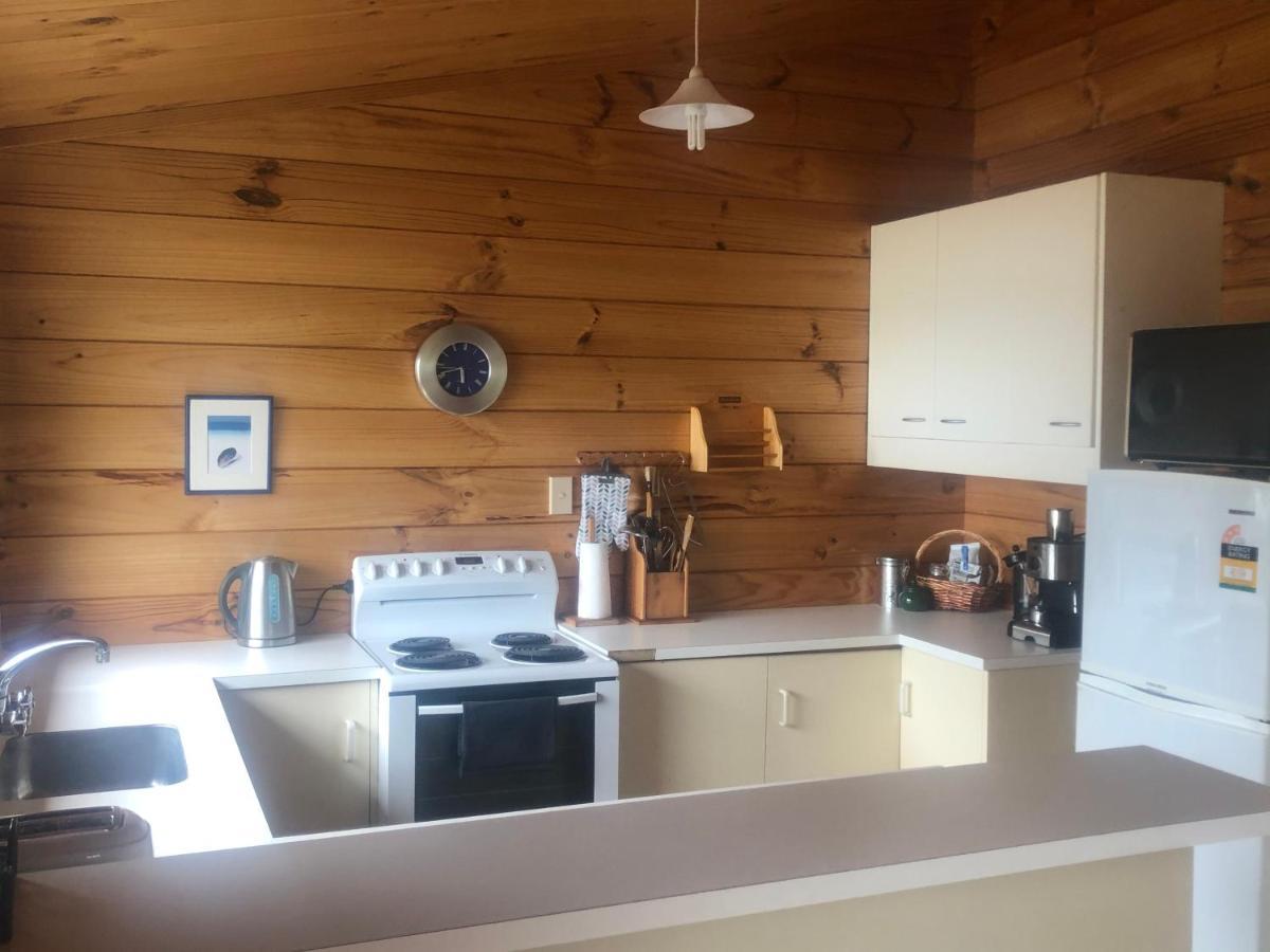 Bay View Bach Villa Raglan Exterior foto