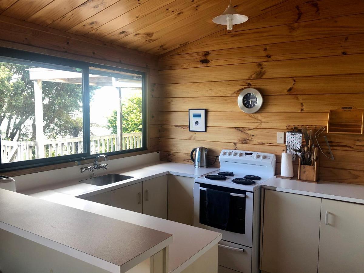 Bay View Bach Villa Raglan Exterior foto